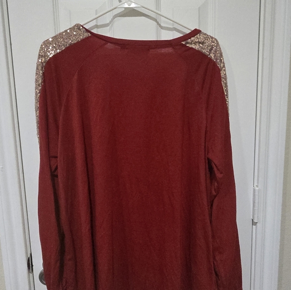 Final Sale: Sparkly 2xl holiday tshirt - Picture 4 of 6